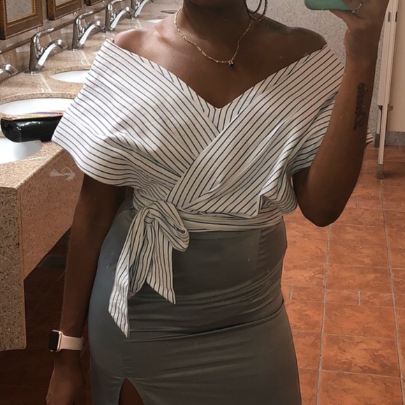 "Cold Shoulder" crop top with a tie - Picture 1 of 3